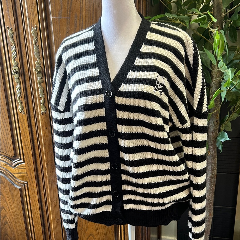 Hot Topic striped cardigan black/white size M